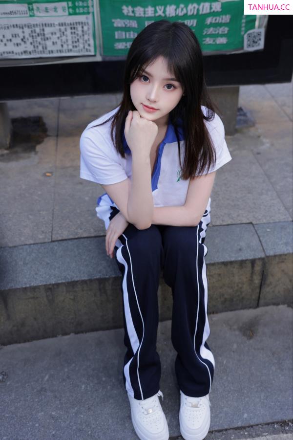 豆瓣酱  [XiuRen]高清写真图 2024.01.19 No.7994 豆瓣酱 制服美臀第6张图片